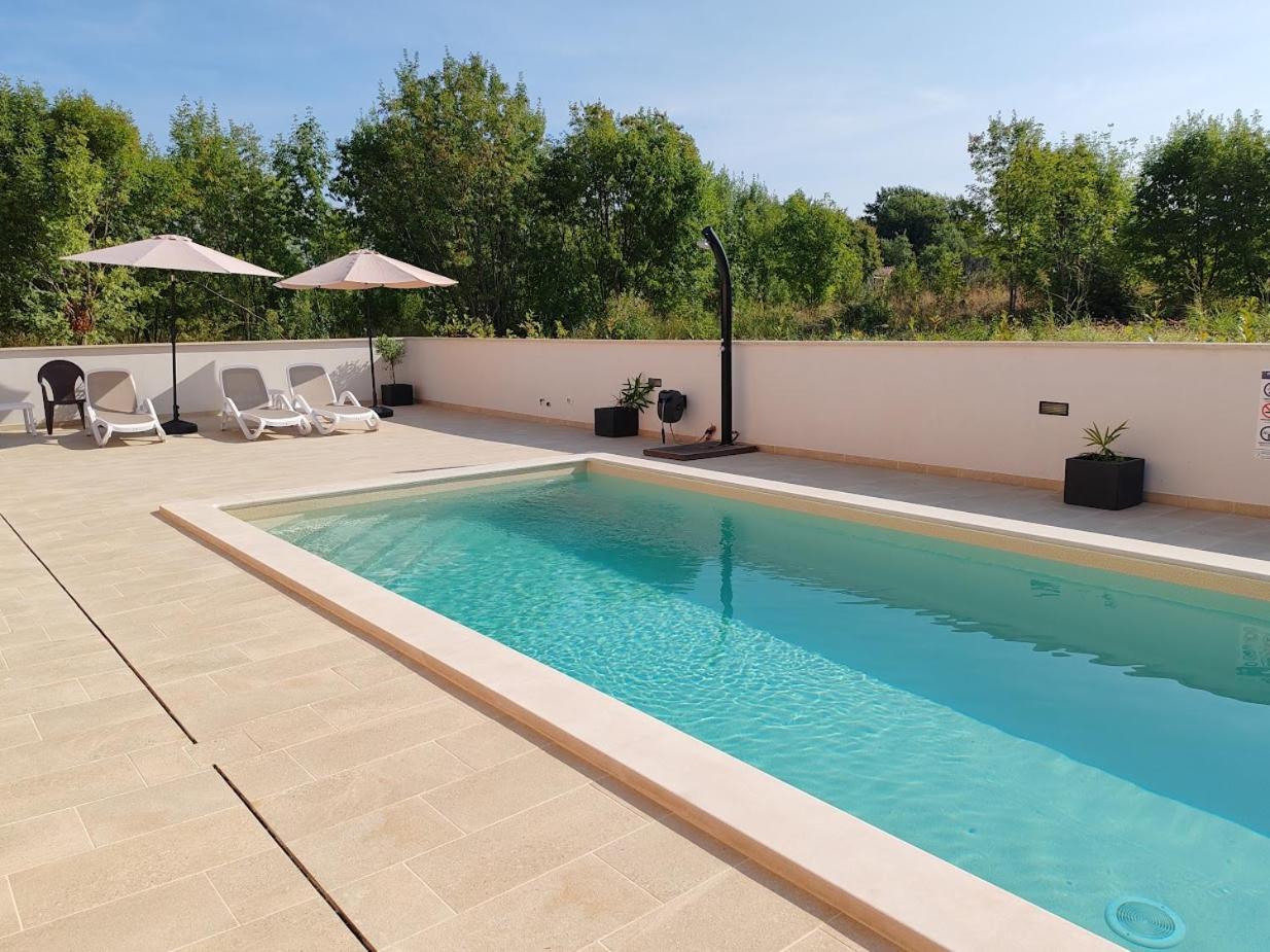 Apartments Oleander Lovrecica-Residence With Pool Eksteriør billede